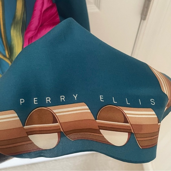 Vintage Perry Ellis Teal Pink White Tulip Flowers Floral 100% Silk Scarf 31" - Picture 8 of 9